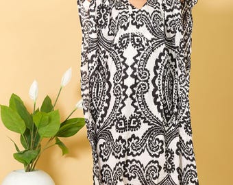 Vestido caftán ikat blanco y negro ajustable bohemio