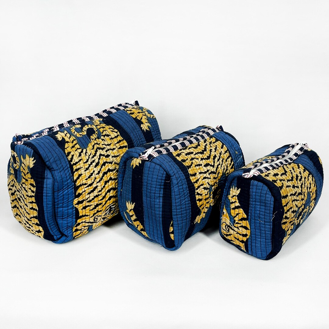Light Pink Blue Tiger Print Quilted Travel Cosmetic Bag main image 0