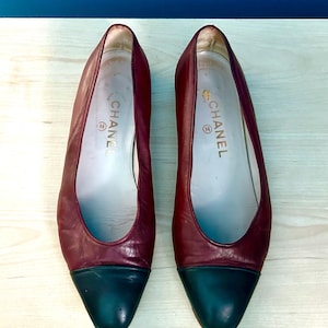 Vintage ‘80s/‘90s CHANEL Burgundy, Black Cap-Toe Ballet Flats, US Size 7.5