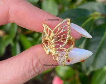 Anillo de mariposa calada de plata de ley chapada en oro, joyería inspirada en la naturaleza.