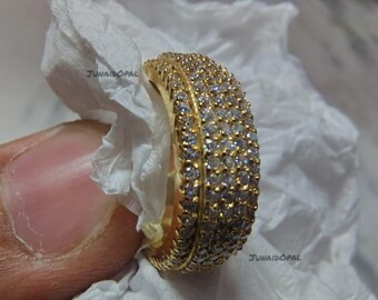 Anillo de plata de ley con banda de moissanita pavé, alianza de boda ancha chapada en oro amarillo.