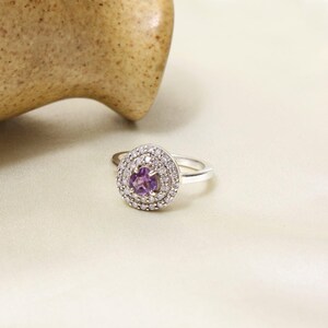 Halo-ring i sterlingsilver med ametist: rund CZ, födelsesten i februari