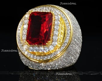 Anillo llamativo para hombre de plata de ley con rubí moissanita talla esmeralda.