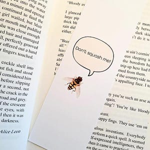Marcapáginas divertido con forma de mosca flotante - Regalo original para lectores
