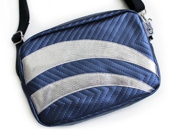 Sac à Fermeture Eclair - Kapiton Bleu Métallisé & Argent Simili Cuir Modèle Unique