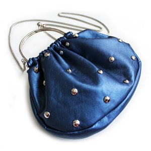 Sac Bourse Rétro Simili Cuir Bleu Roi Métallisé Clouté Rock Anse Rétro Métal Fait Main Modèle Unique image 3