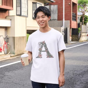 Camiseta Floral Letra A Diseño Unisex Elegante y Personal Inspirado en la Naturaleza Enviado