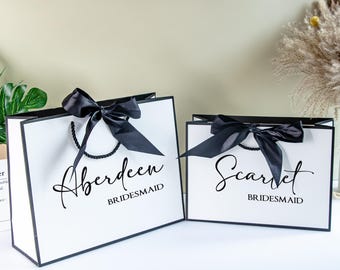 Gepersonaliseerde cadeautasje bruidsmeisje: elegante zwart-witte trouwbedankje