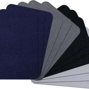 Pode incluir: Uma coleção de patches de tecido em vários tons de cinza, preto e azul marinho. Os patches são quadrados com uma borda ondulada, dispostos em forma de leque. O tecido tem uma aparência texturizada.