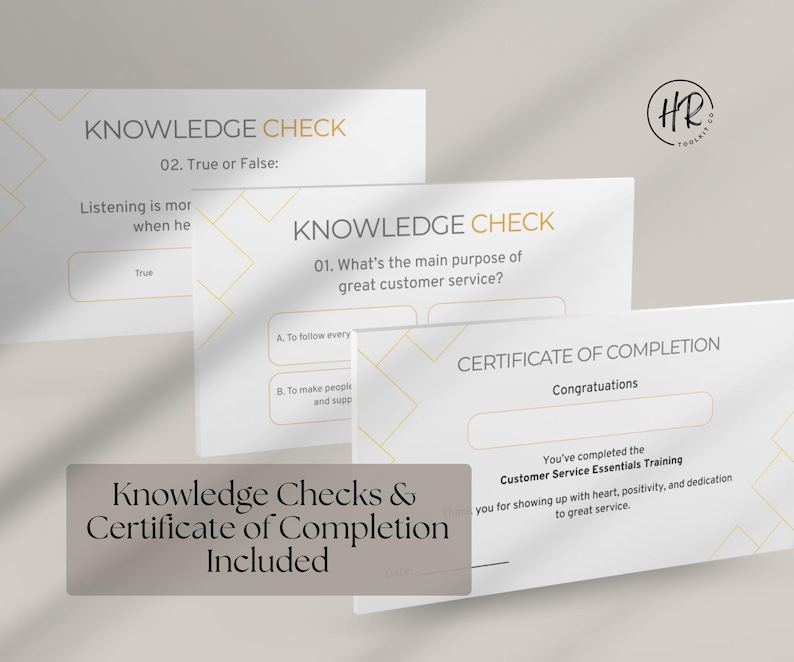 Puede incluir: Un conjunto de tarjetas blancas con texto dorado, incluyendo "Knowledge Check" y "Certificate of Completion". Las tarjetas presentan preguntas y un espacio para respuestas. La imagen tambi&eacute;n incluye el texto "Knowledge Checks & Certificate of Completion Included."