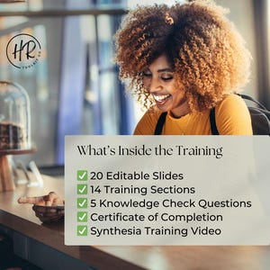 Puede incluir: Una mujer sonr&iacute;e mientras mira una computadora port&aacute;til. Se muestra el texto "What's Inside the Training", que enumera 20 diapositivas editables, 14 secciones de capacitaci&oacute;n, 5 preguntas de verificaci&oacute;n de conocimientos, un certificado y un video de capacitaci&oacute;n de Synthesia.