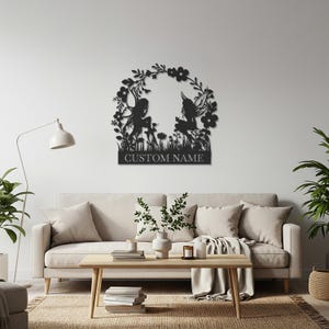 Personalisierte Feengarten-Metallwandkunst mit individuellem Namen - Verzauberte Feensilhouette-Wanddekoration fürs Kinderzimmer, Kinderzimmer, Spielzimmer