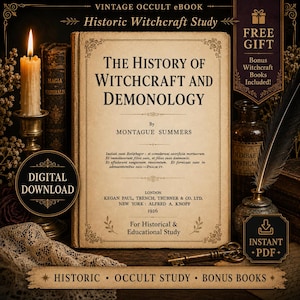 Peut inclure: Un téléchargement numérique du livre The History of Witchcraft and Demonology de Montague Summers, 1926. La couverture présente un texte noir sur fond beige avec des bordures décoratives, une bougie allumée, une plume et une clé en métal.