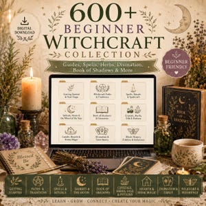 Può includere: Una collezione digitale intitolata 600+ Beginner Witchcraft Collection con guide su incantesimi, erbe e divinazione. Lo schermo del portatile mostra nove cartelle con argomenti come tradizioni, Libro delle Ombre e basi dei tarocchi.