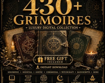 Puede incluir: Una colección digital de más de 430 grimorios con libros oscuros y ornamentados, pentagramas dorados y diseños celestiales. La imagen incluye una vela, llaves y etiquetas de texto como Free Gift Included, Instant Download y varias categorías.