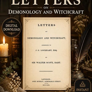Peut inclure: Un livre électronique occulte vintage intitulé Letters on Demonology and Witchcraft, adressé à J. G. Lockhart, Esq. par Sir Walter Scott, Bart. La couverture présente un papier blanc cassé avec du texte noir à empattement et des bordures décoratives.