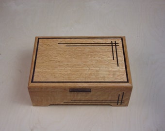 Quarter Sawn Oak Box Inlayed with Wenge   12''x8''x4 1/2'' Handcrafted Keepsake Box Watch box Tea box