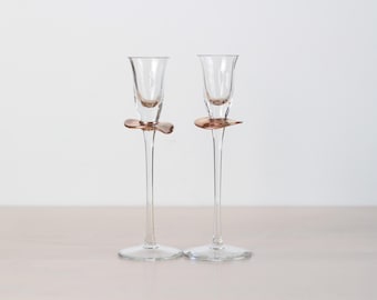 Vintage handgeblazen hartvormige glazen met rosékoperen kraag