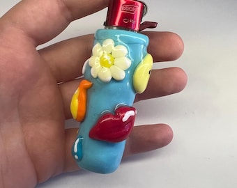 Handgefertigte Feuerzeughülle aus Polymer Clay