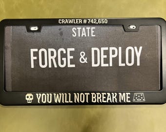 Dungeon Crawler Carl Nummernschildrahmen - Individuell anpassbar - Metall