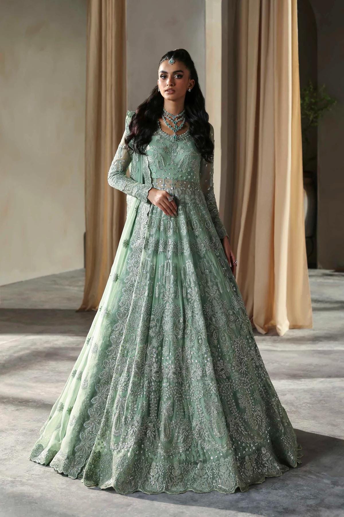 pistachio green pakistani dress Buy La Fuchsia Luxury Formals '24 by Afrozeh main image 1