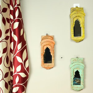 Hand-Carved Jharokha Wood Mirror: Antique Indian Wall Decor
