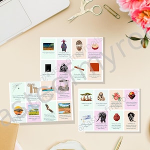 Peut inclure: Vue de dessus d'un espace de travail avec trois séries de cartes illustrées, un ordinateur portable, des articles de papeterie et des compositions florales. Les cartes présentent des illustrations et du texte, avec un thème africain. L'ambiance est douce et accueillante.