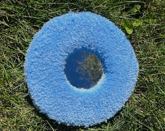 Blauwe fuzzy spiegel