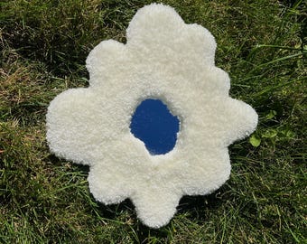 Witte pluizige spiegel