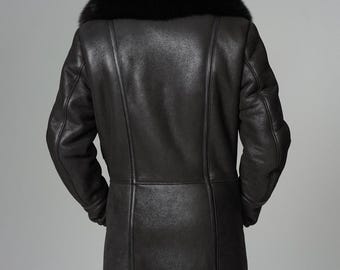 メンズロングムートンレザーコート：フォックスファーカラー、冬の