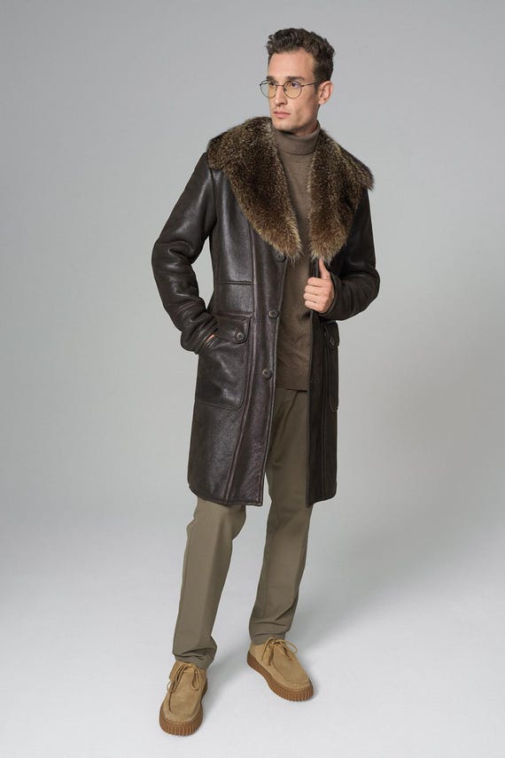 メンズロングムートンレザーコート：フォックスファーカラー、冬の