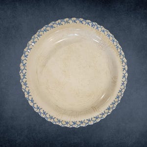 Vintage Blue Trim Pie Plate – Farmhouse Ceramic Baking Dish – Rustic Kitchenware