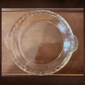 Vintage Pyrex Deep Dish Fluted Pie Plate – 9.5&quot; with Handles – Mid 1950s–60s – Model #226 B-D – Borosilicate Glass