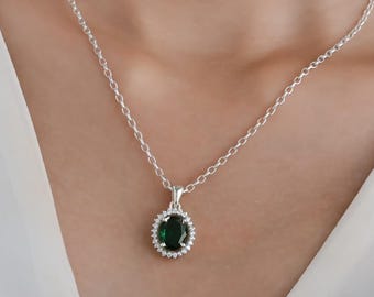Collana con ciondolo minimalista in smeraldo, ciondolo con pietra preziosa verde, argento sterling, pietra portafortuna di maggio, gioiello delicato, regalo per lei