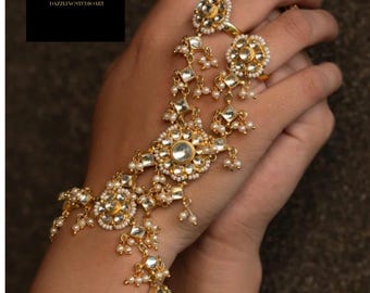 Bracciale Kundan Haathphool: anello in oro opaco, imbracatura da sposa indiana
