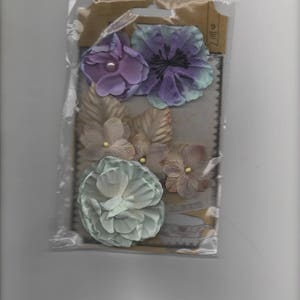 27900 Décorations pour vos cartes fleurs tissu et papier