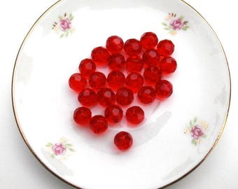 205  Lot  de 10  perles rondes en verre facetté rouge