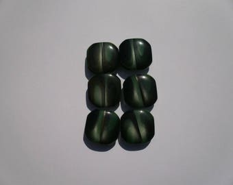 15a - Boutons différents verts brillants 2 cms