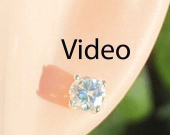 Weißer Eisblau Moissanit Ohrstecker / weiß bis sehr hellblau, .70 bis 3 Ct 3,50 mm bis 8 mm Moissanit / Sterling / Rose & Gelbgold über Sterling