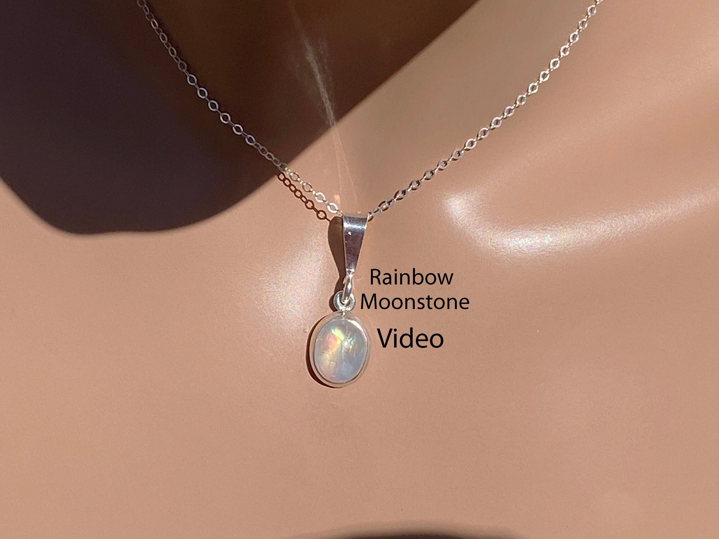 Collana con pietra di luna arcobaleno: realizzata a mano in argento sterling 925, catena regolabile - Italia