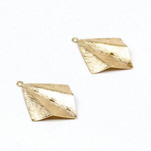 Messing strukturierte Fächer Charms, strukturierte Fächerform Ohrring finden, strukturierter Anhänger, Rohlinge mit Loch, Ohrring, Charme, Anhänger, Schmuckzubehör-RB1066