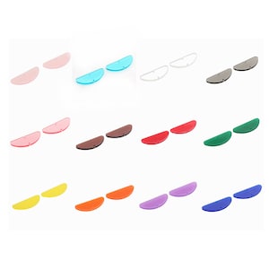 Pode incluir: Conjunto de 12 formas acrílicas de meio círculo em várias cores, incluindo rosa, azul, cinza, marrom, vermelho, verde, amarelo, laranja, roxo e azul. Cada forma tem um diâmetro de aproximadamente 5 cm.