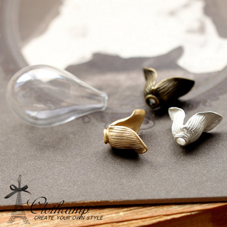 5PCS Clear Teardrop Glass Bulb Glass Teardrop Bottle CURVE Base with matt gold matt silver Antique Bronzed Flower Cover