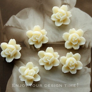 10PCS  Wholesale Beautiful  Colorful 6-petal Flower Resin Cabochon - -12mm(CAB-I -22)