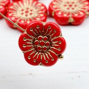 Perlas de vidrio checo prensadas de 18 mm, color rojo, con forma de flor, 18 mm, opacas, 4 unidades (CGB-C-17)