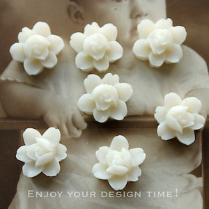 10PCS  Wholesale Beautiful  Colorful 6-petal Flower Resin Cabochon - -12mm(CAB-I -18)