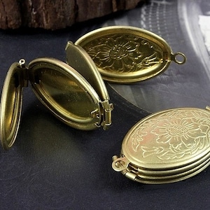 2 pcs Raw Brass Vintage Folding Locket Pendant  Charms/Pendants- 35X20mm (LOCK-1)