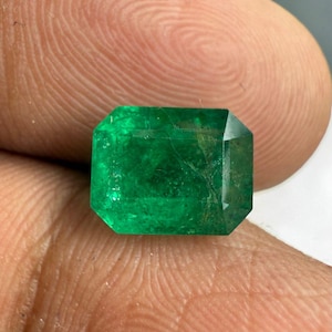 9x7mm Octagon Emerald – Natural Faceted Gemstone for Jewelry Making