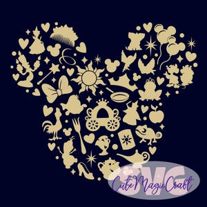 Könnte beinhalten: Ein dunkelblaues Grafikdesign mit einer großen Mickey-Maus-Kopf-Silhouette, die aus verschiedenen goldfarbenen Symbolen wie einer Kutsche, Sonne, Teekanne, Pfanne und Herzen besteht. Der Text "Cute Magic Craft" steht in einem lila Oval unten.
