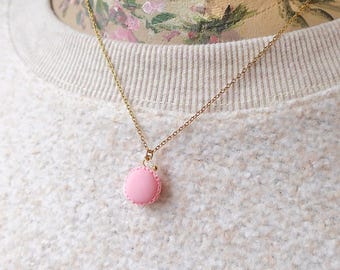 Colar com pingente de macaron rosa pequeno – Joia delicada para presente, berloque de macaron